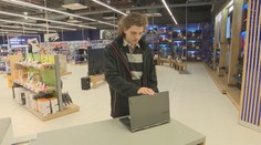 Študentom už chodia 350-eurové poukazy na kúpu notebookov. Pozreli sme sa, ako prebieha kúpa