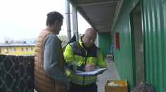 Nečakaná kontrola. Policajti bez ohlásenia klopali ľuďom na dvere