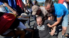 Rumuni protestujú proti vláde, pri stretoch s policajtmi sa zranili desiatky ľudí