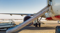 Pre rozhovor troch mužov núdzovo pristálo lietadlo