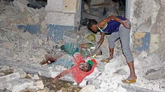 Pri dvoch bombových útokoch v Somálsku zahynulo najmenej 21 ľudí