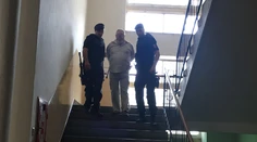 Na Okresnom úrade v Nitre strieľal dôchodca. V bytovke vraj podpálil aj rozvodnú skriňu