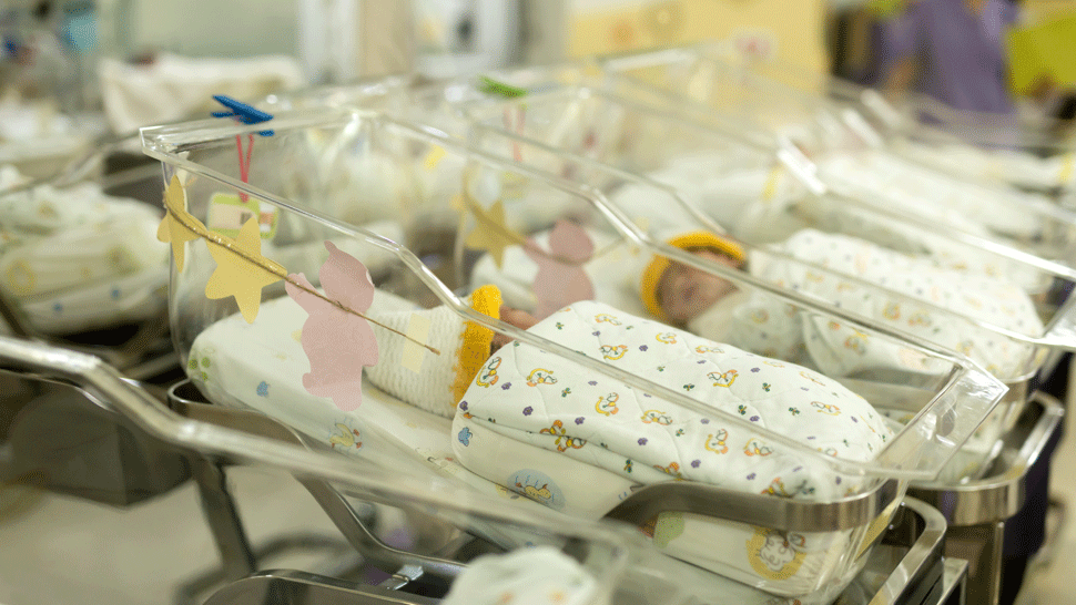 Bývalý lekár používal svoje spermie na oplodnenie pacientiek. Niektoré o tom ani netušili