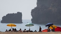 Hromadná otrava na pláži v Portugalsku. U lekára skončilo 116 ľudí, do mora sa dostali splašky