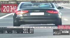 Po D1 sa hnal vyše dvestovkou a s alkoholom v krvi. Policajti ho potrestali