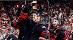 VIDEO: Carolina sa stala prvým postupujúcim po obrovskej dráme. Dvojica Slovákov je voľná pre MS