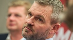 Od štvrtkového rána platí na Slovensku mimoriadna situácia, krízový štáb má pred sebou ťažké rozhodnutie