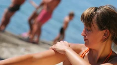 Opaľovanie vraj znižuje riziko úmrtia na covid. Vedci priblížili, ako je to možné