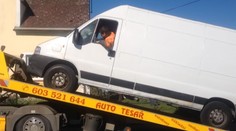 V dodávke pri Domažliciach sa tiesnilo takmer 30 migrantov, vrátane žien a detí