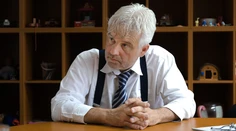 Mimovládne organizácie žiadajú komisára pre deti Mikloška o odstúpenie pre stretnutie s Uhríkom