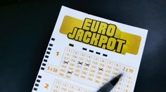 Slovensko má vďaka Eurojackpotu nového multimilionára. Iba druhýkrát v histórii vyhral hlavnú cenu Slovák