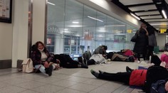 Uviazli na londýnskom letisku na 24 hodín. Slovenské učiteľky zažili noc, na ktorú nezabudnú
