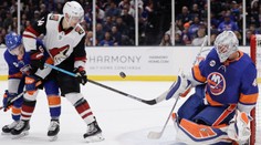 Arizona s Pánikom prehrala aj na ľade Islanders, strata formy prišla v najhoršom čase