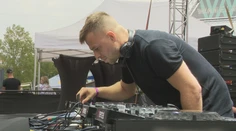 Mal byť novinár, no život zasvätil mixpultu. Toto je príbeh jedného z najúspešnejších slovenských DJ-ov