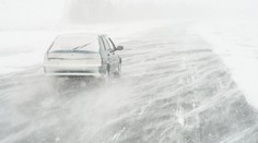 Veľkú časť Slovenska v sobotu potrápia snehové jazyky a záveje. Pre tieto okresy platia výstrahy