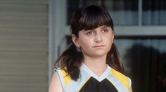 Z nenápadného dievčatka z rodinného filmu vyrástla sexica. Provokovala hore bez