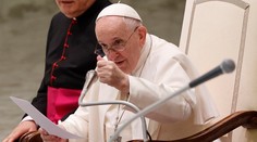 Facka Orbánovi. Zahraničná tlač porovnáva príchod pápeža k nám a do Maďarska