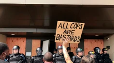 Afroameričan, ktorého polícia viackrát strelila do chrbta, je ochrnutý od pása nadol