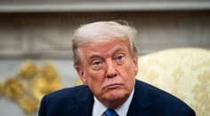 Trumpovi padli preferencie. Prieskumy verejnej mienky preto označil za falošné