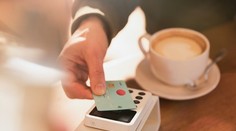 V obchodoch prestávame platiť kartami aj hotovosťou. Nové spôsoby niektorých zarazia