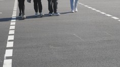 Klasické zebry na cestách nahrádzajú „miesta na prechádzanie“. Spôsobiť môžu aj komplikácie