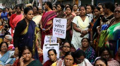 India: Odsúdili mužov, ktorý hromadne znásilnili študentku (†21)