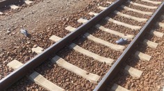 Je v kritickom stave a amputovali mu nohu. Senior chcel naskočiť do odchádzajúceho rýchlika