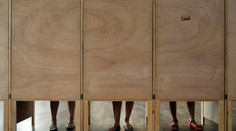 Francúzi si dnes volia poslancov v prvom kole parlamentných volieb