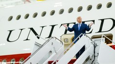 Trumpovi pri odchode zo samitu NATO hrozil atentát. Pri presune medzi lietadlami sa schoval v kontajneri na jedlo