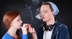 Marihuanu fajčí čoraz viac tínedžerov. Hrozí im závislosť a schizofrénia