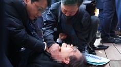 Lídra opozície v Južnej Kórei bodol útočník do krku počas jeho verejného vystúpenia