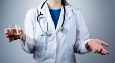 Lekárka v Prahe zavolala políciu na opilca. Sama nafúkala 3,17 promile