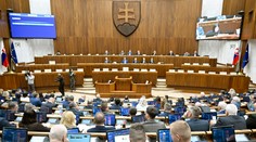 Búrlivá noc v parlamente: Ministri, ktorých chcú odvolať, neprišli