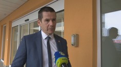 Postrelená kadetka sa svojho sna nevzdáva. Šéf polície urobí všetko pre to, aby jej v tom pomohol