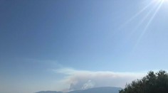 Požiar na gréckom ostrove: Evakuovali ľudí z hotela a dvoch dedín