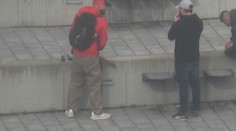 Močia na námestí, obťažujú ľudí a mlátia sa. Prievidza si nevie dať rady s opitými asociálmi