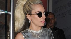 Ultramini oblečenie Lady Gaga. Trčalo jej snáď všetko!