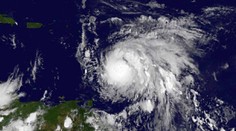 Maria zosilnela na hurikán tretej kategórie; varovali ľudí na Martiniku