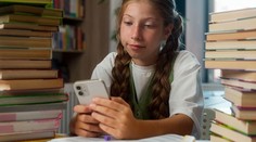 Mobil namiesto učiteľa. Aplikácie pomáhajú deťom s učením aj rozvrhom