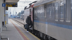 Prevádzku na trati paralyzovala toxická látka. Vlakové spojenie z Púchova do Prahy sa obnovuje