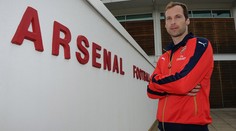 Čech má problémy s lýtkom, Arsenalu bude chýbať tri až štyri týždne
