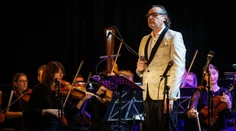 Desivé zranenie slovenského muzikálového speváka. Počas predstavenia ho do oka zasiahol oštep