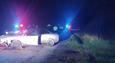 Chodec v piatok večer neprežil zrážku s autom. Mal kráčať po strede cesty v tmavom oblečení