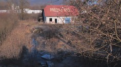 Predali pozemky za milióny, peniaze doteraz nevideli. A dokonca im hrozí polmiliónová pokuta