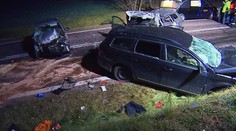 Vodič v Česku nebezpečne predbiehal. Po nehode sú štyria mŕtvi, zahynula aj mladá matka