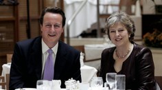 Odstupujúci premiér Cameron sa rozlúčil s členmi svojej vlády