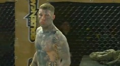 VIDEO: Bývalý kriminálnik predviedol jedno z najrýchlejších KO, súpera vypol lietajúcim kolenom