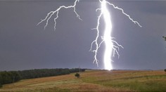 FOTO + VIDEO: Popadané stromy, zničené strechy a zaplavené ulice. Búrky napáchali obrovské škody