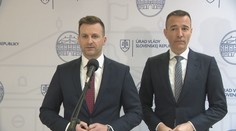 Vláda otvára dvere štátnym zamestnancom, aby súčasne podnikali. Podľa kritikov je to nahrávanie korupcii