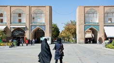 Muž zrazil autom dve Iránky, pretože nemali hidžáb